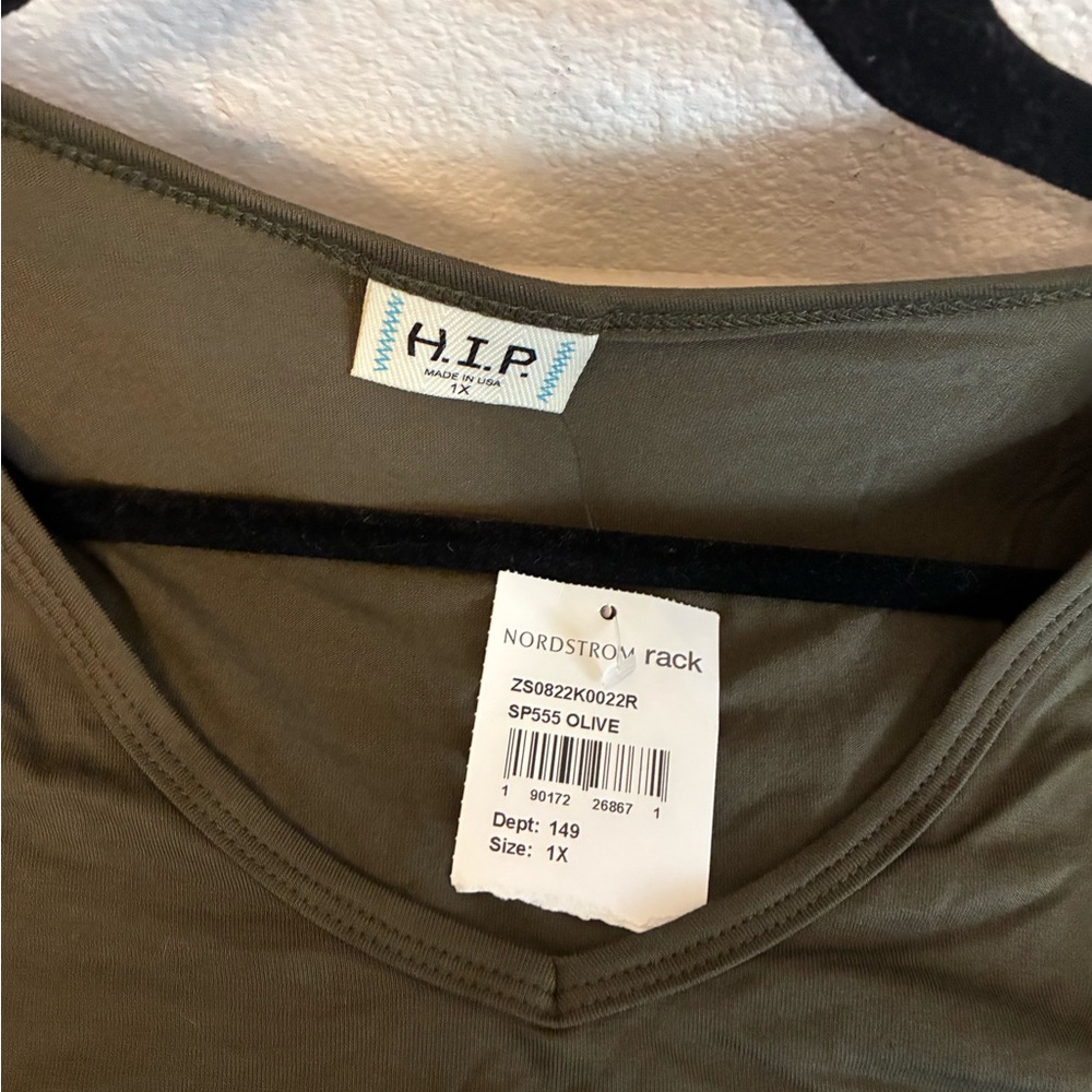 HIP Not Friday tee - Picture 5 of 6